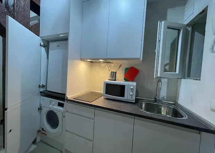 Tesorito, estudio individual en Malasaña, bajo pequeño en calle del Tesoro