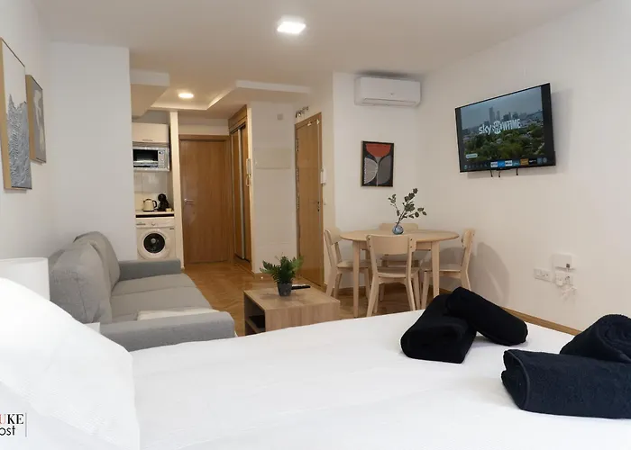 Cuatro Caminos Apartments
